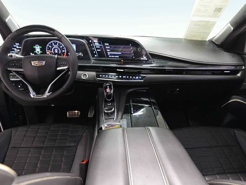 Used 2024 Cadillac Escalade ESV V w/ LPO, ONYX Package AWD/4WD image 16