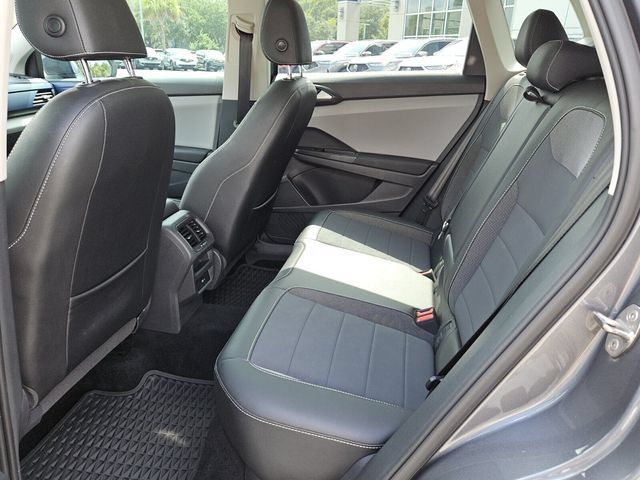 Used 2023 Volkswagen Taos SE w/ Panoramic Sunroof Package FWD image 4