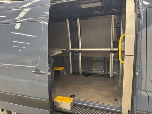 Used 2018 Mercedes-Benz Sprinter 2500 image 13
