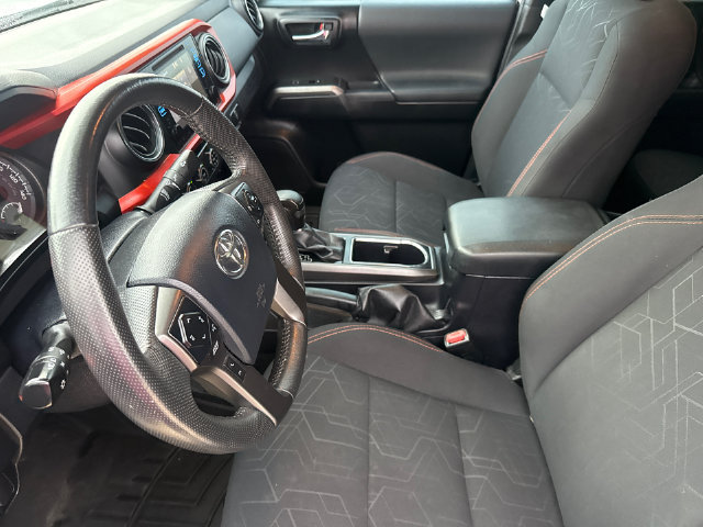 Used 2017 Toyota Tacoma TRD Off-Road AWD/4WD image 19