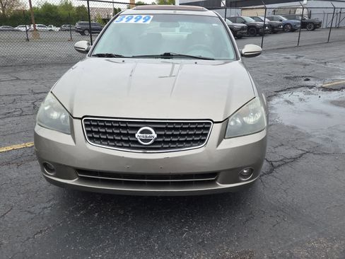 Used 2005 Nissan Altima 3.5 SE w/ (N01) Sport Plus Pkg FWD image 2
