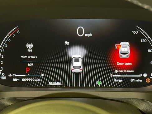 Used 2025 Acura MDX w/ Technology Package FWD image 36