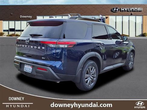 Used 2022 Nissan Pathfinder SV image 4