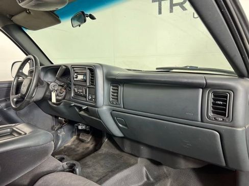 Used 2002 Chevrolet Silverado 2500 LS w/ Snow Plow Prep Pkg AWD/4WD image 17