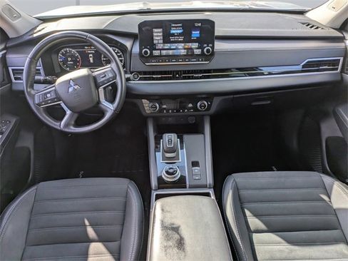 Used 2024 Mitsubishi Outlander FWD image 16