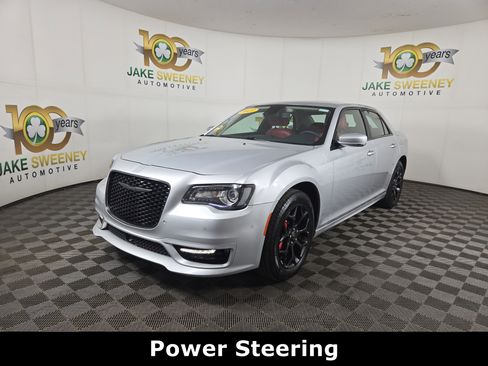 Used 2023 Chrysler 300 Touring L w/ Popular Equipment Group image 3