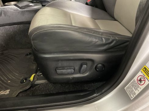 Used 2014 Toyota RAV4 Limited w/ Technology Package AWD/4WD image 23