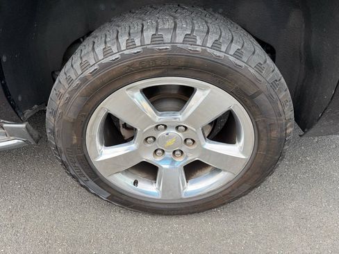 Used 2018 Chevrolet Suburban LT image 12