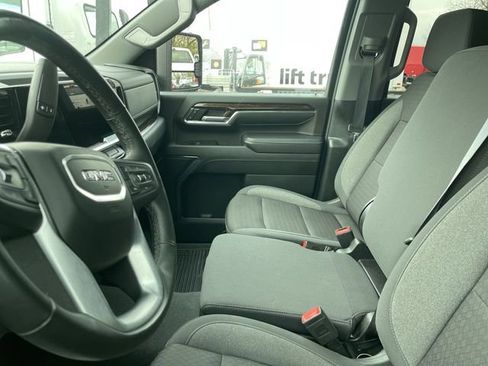 Used 2024 GMC Sierra 2500 SLE w/ SLE Value Package; AWD/4WD image 4