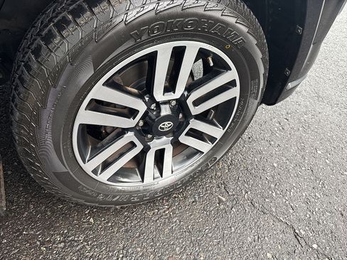 Used 2018 Toyota 4Runner Limited AWD/4WD image 25