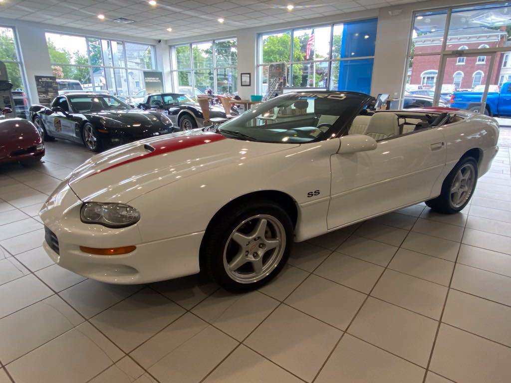 Used 1998 Chevrolet Camaro Z28 w/ SS Performance/Appearance Pkg RWD image 4