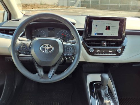 Certified 2025 Toyota Corolla LE FWD image 5