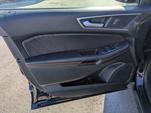 Used 2023 Ford Edge ST-Line w/ Class II Trailer Tow Package image 12