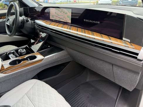 Certified 2025 Cadillac Escalade ESV Sport Platinum w/ LPO, ONYX Package AWD/4WD image 15