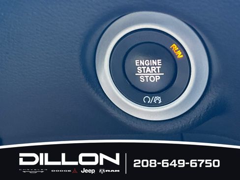 Used 2025 Chrysler Pacifica Select FWD image 23