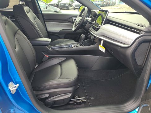 Used 2024 Jeep Compass Latitude image 8