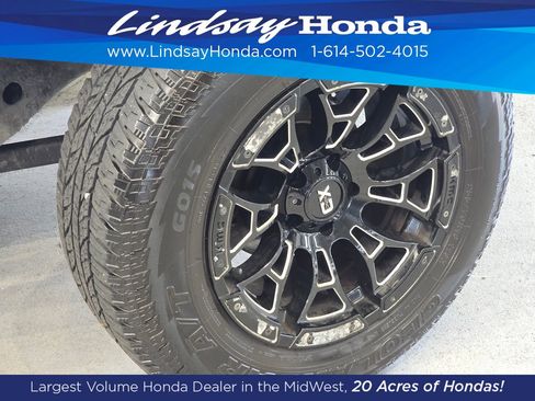 Used 2017 Jeep Wrangler Unlimited Sahara w/ Connectivity Group AWD/4WD image 25