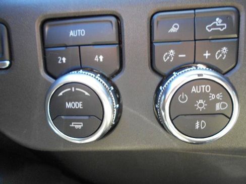 Used 2024 GMC Sierra 1500 SLT AWD/4WD image 11