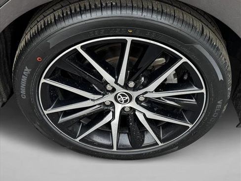 Used 2024 Toyota Camry SE image 10
