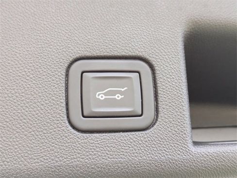 Used 2023 Chevrolet Equinox Premier image 14