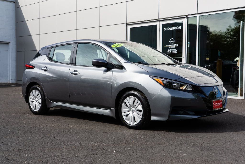 Used 2025 Nissan Leaf S FWD image 1