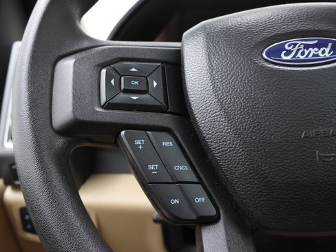 Used 2018 Ford F250 XLT w/ XLT Premium Package AWD/4WD image 16