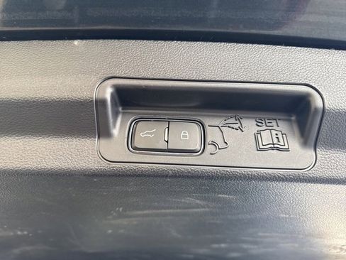 Used 2022 Ford Explorer XLT w/ Equipment Group 202A image 34