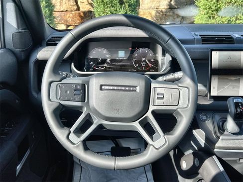 Used 2025 Land Rover Defender 110 S image 22