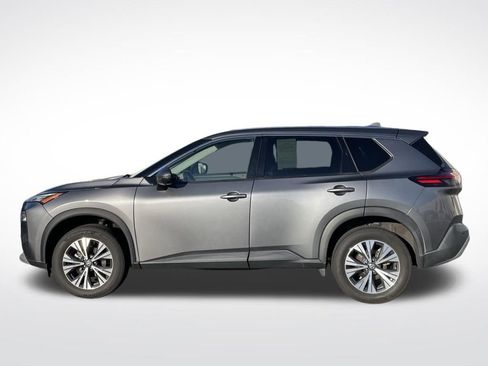 Used 2021 Nissan Rogue SV image 2