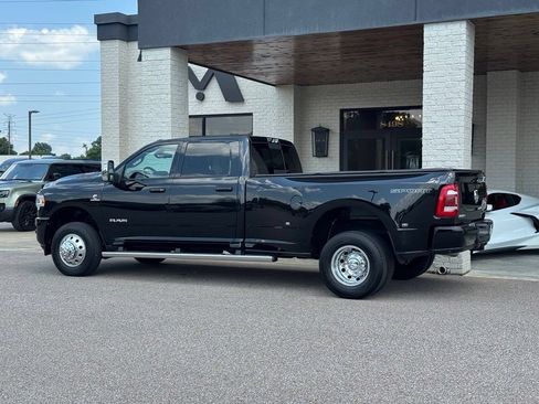 Used 2024 RAM 3500 Laramie w/ Sport Appearance Package AWD/4WD image 9