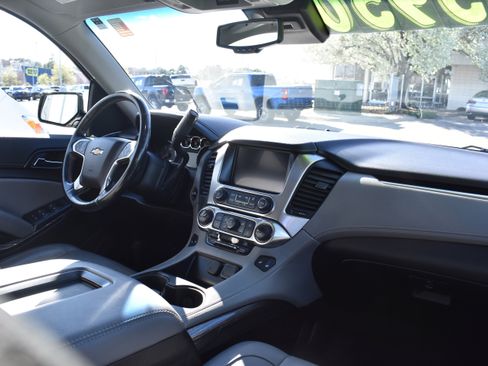 Used 2019 Chevrolet Suburban LT image 34