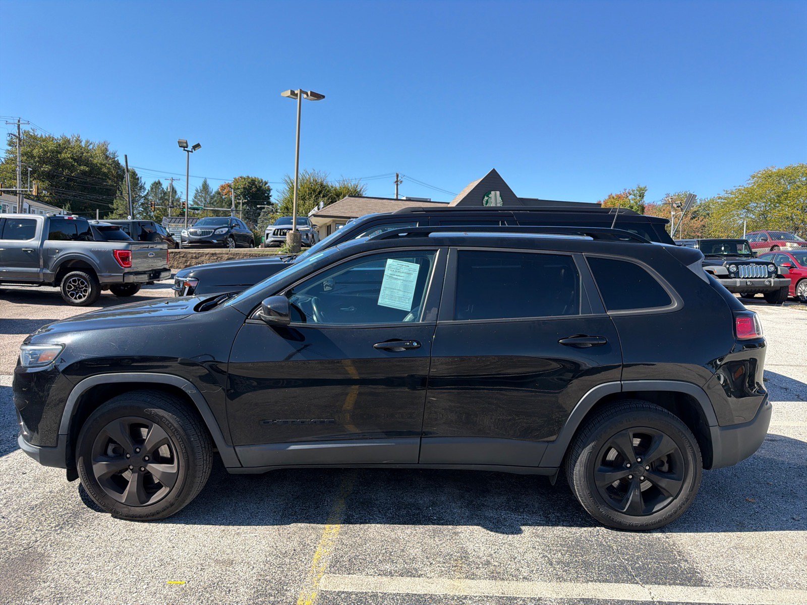 Used 2019 Jeep Cherokee Latitude Plus AWD/4WD image 7