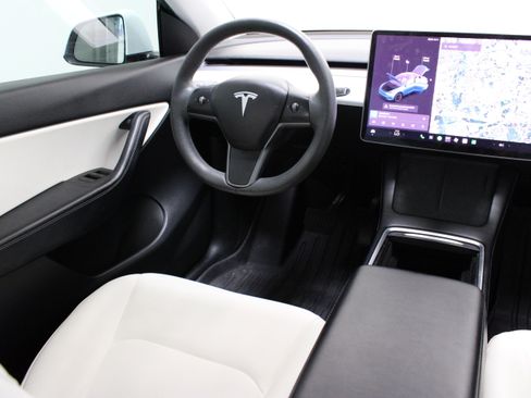 Used 2021 Tesla Model Y Long Range AWD/4WD image 28