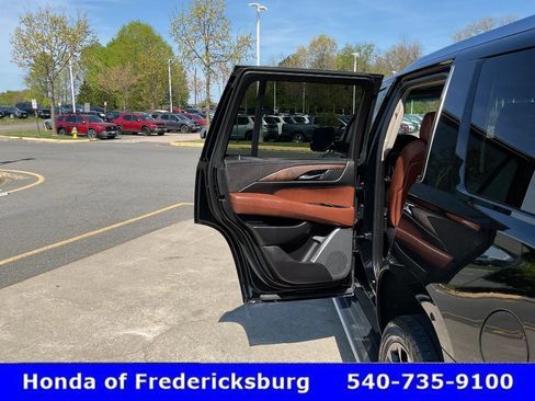 Used 2019 Cadillac Escalade Premium Luxury RWD image 16