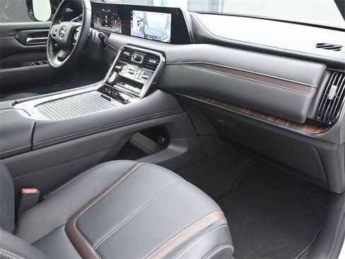 Used 2025 Nissan Armada SL w/ Captain's Chari Seat Package image 43