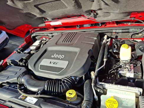 Used 2016 Jeep Wrangler Unlimited Sahara w/ Connectivity Group image 28