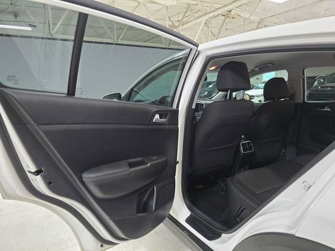 Used 2022 Kia Sportage LX AWD/4WD image 15