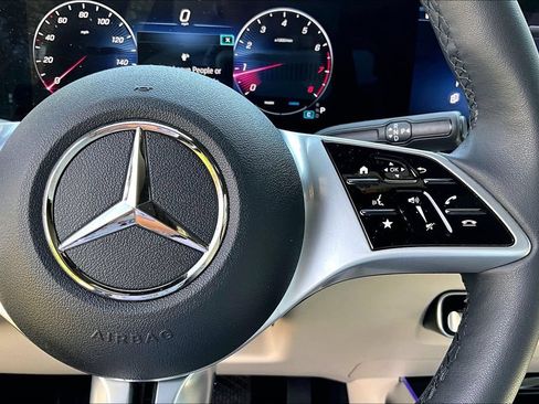 Used 2026 Mercedes-Benz GLB 250 4MATIC image 21