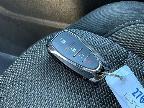 Used 2022 Chevrolet Traverse LT image 10