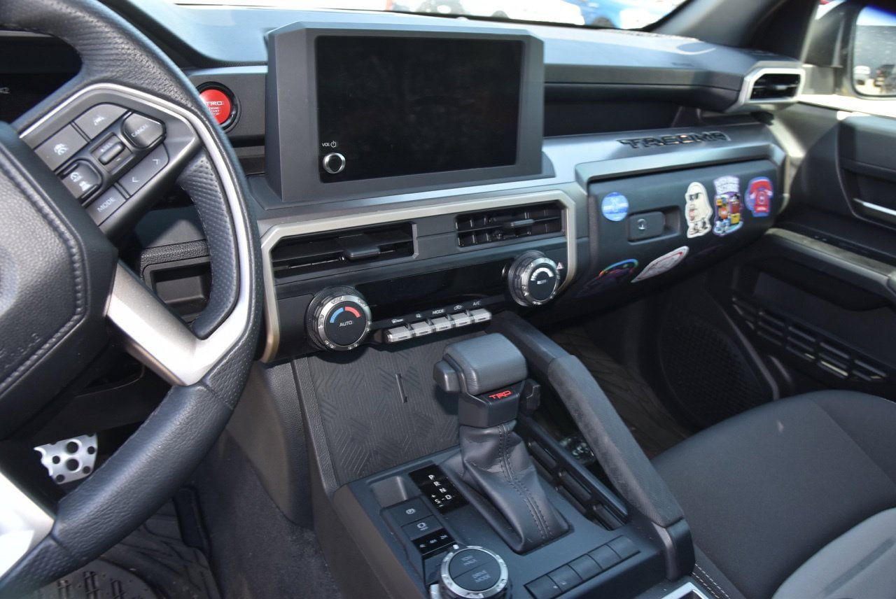 Used 2025 Toyota Tacoma TRD Sport AWD/4WD image 9