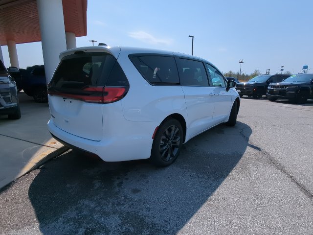 New 2026 Chrysler Pacifica Select FWD image 29