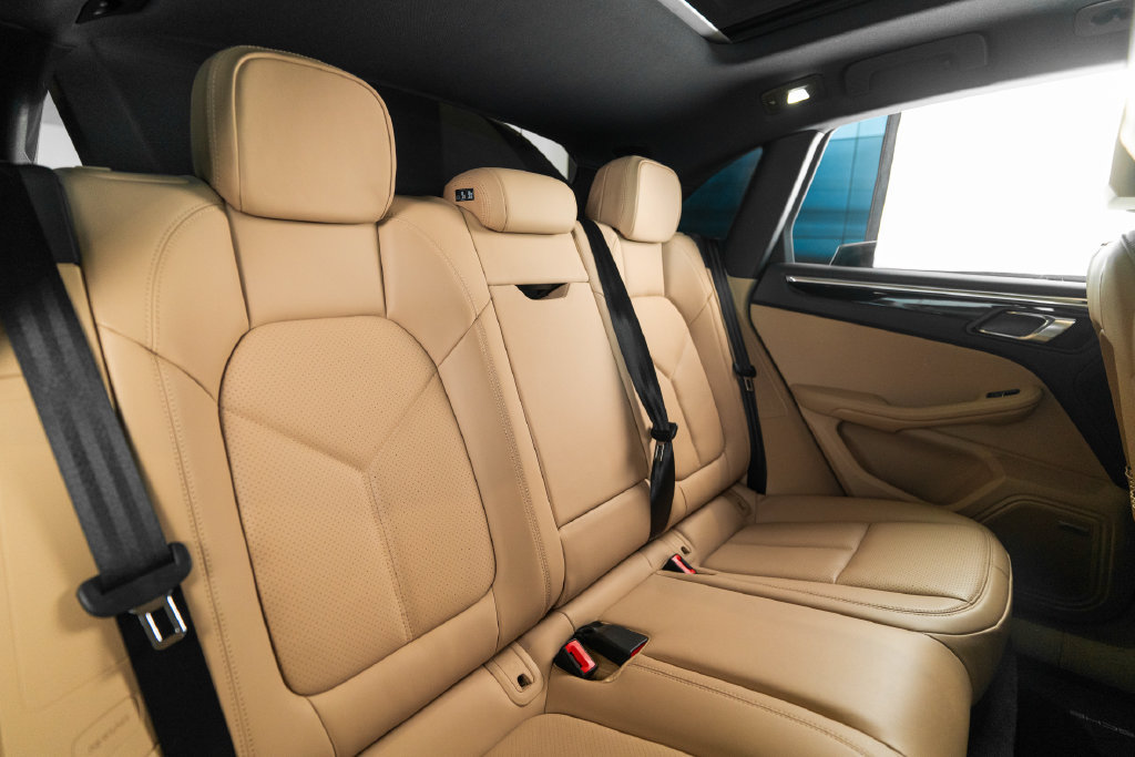 Certified 2023 Porsche Macan S AWD/4WD image 37