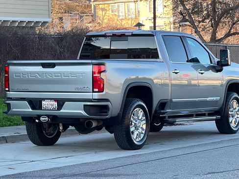 Used 2025 Chevrolet Silverado 2500 High Country w/ High Country Premium Package image 4