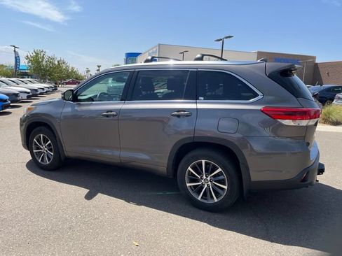 Used 2018 Toyota Highlander XLE AWD/4WD image 4