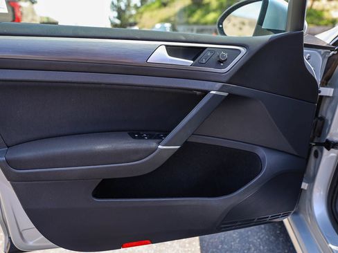 Used 2019 Volkswagen e-Golf SE w/ Driver Assistance Package FWD image 21