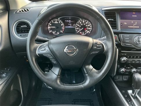 Used 2020 Nissan Pathfinder SV image 13