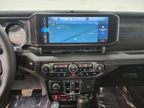 Used 2024 Jeep Wrangler Unlimited Rubicon 4xe image 16