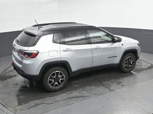 Used 2025 Jeep Compass Trailhawk w/ Trailer Tow Group AWD/4WD image 34