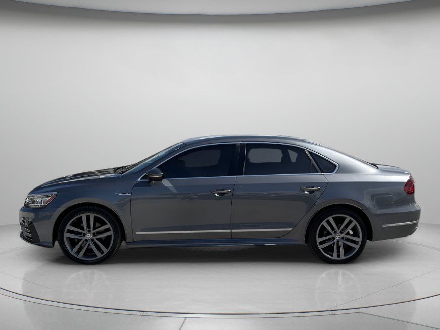 Used 2017 Volkswagen Passat 1.8T R-Line w/ R-Line Lighting Package FWD image 5