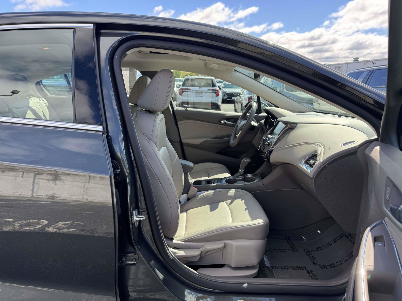 Used 2017 Chevrolet Cruze Premier FWD image 15